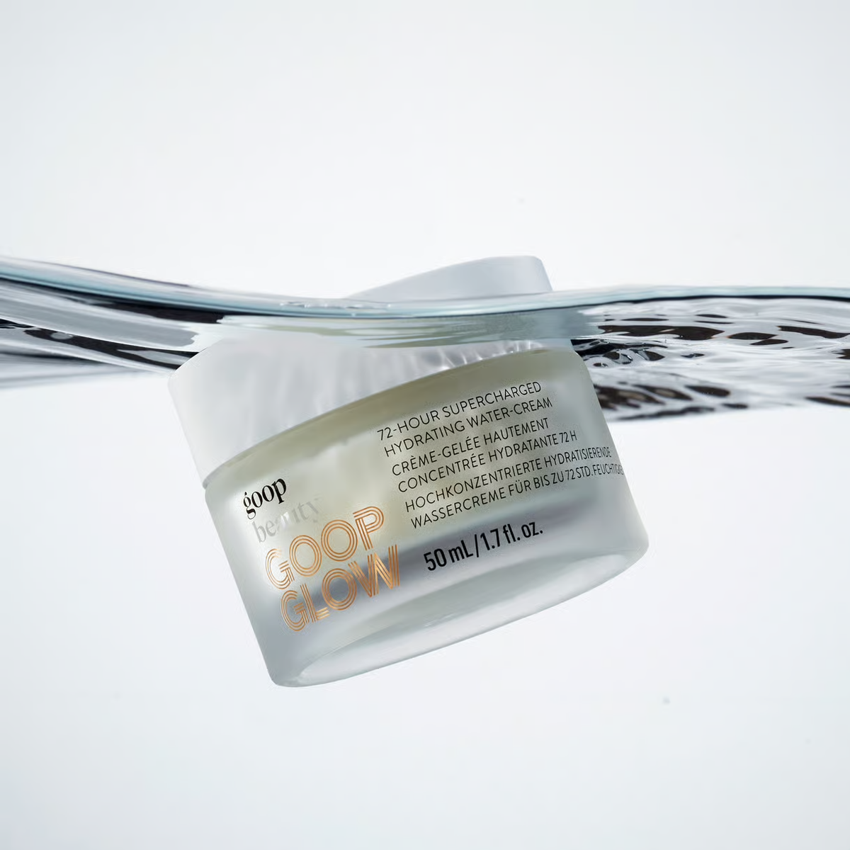 An airy water cream face moisturizer that plumps skin with moisture for up to 72 hours. This lightweight formula brightens and balances skin, leaving you with a satin-matte glow.