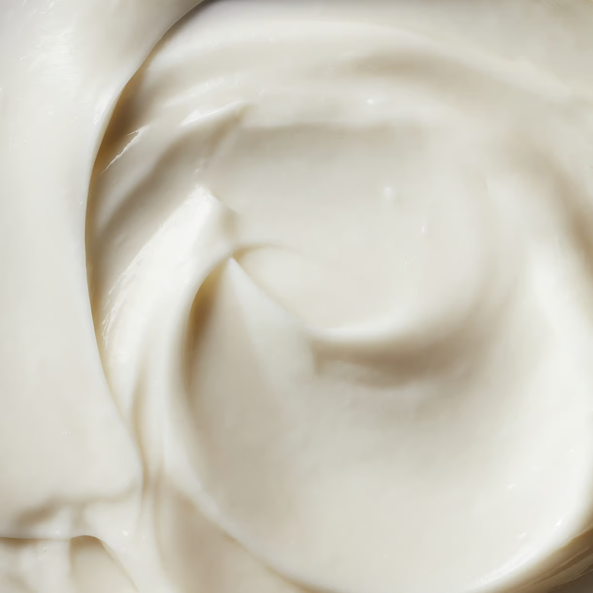 An airy water cream face moisturizer that plumps skin with moisture for up to 72 hours. This lightweight formula brightens and balances skin, leaving you with a satin-matte glow.