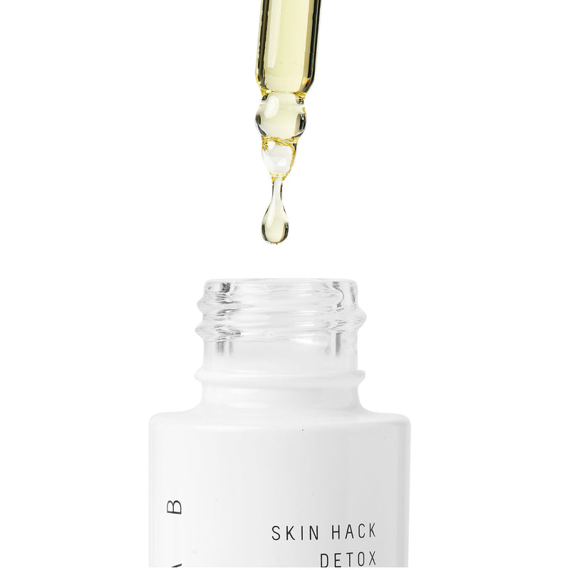 An everyday, multi-tasking face oil formulated to enzymatically detox, feed the moisture barrier, even tone and texture, and refresh skin for a clear, healthy, radiant complexion.