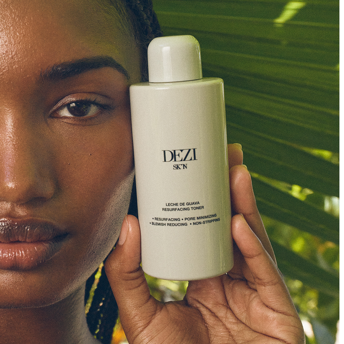 This powerful resurfacing, pore minimizing BHA toner helps to gently treat blemishes and post-blemish marks.