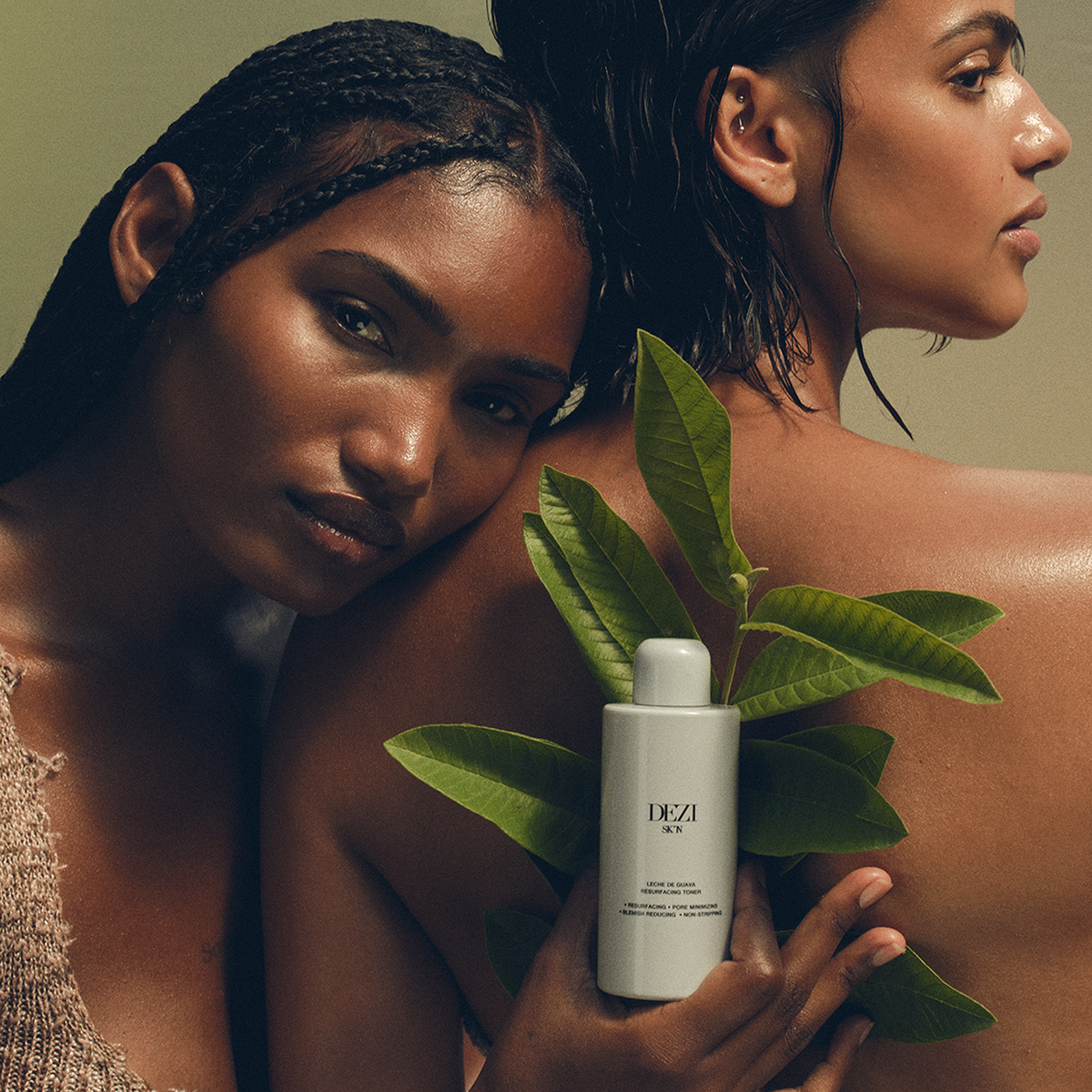 This powerful resurfacing, pore minimizing BHA toner helps to gently treat blemishes and post-blemish marks.