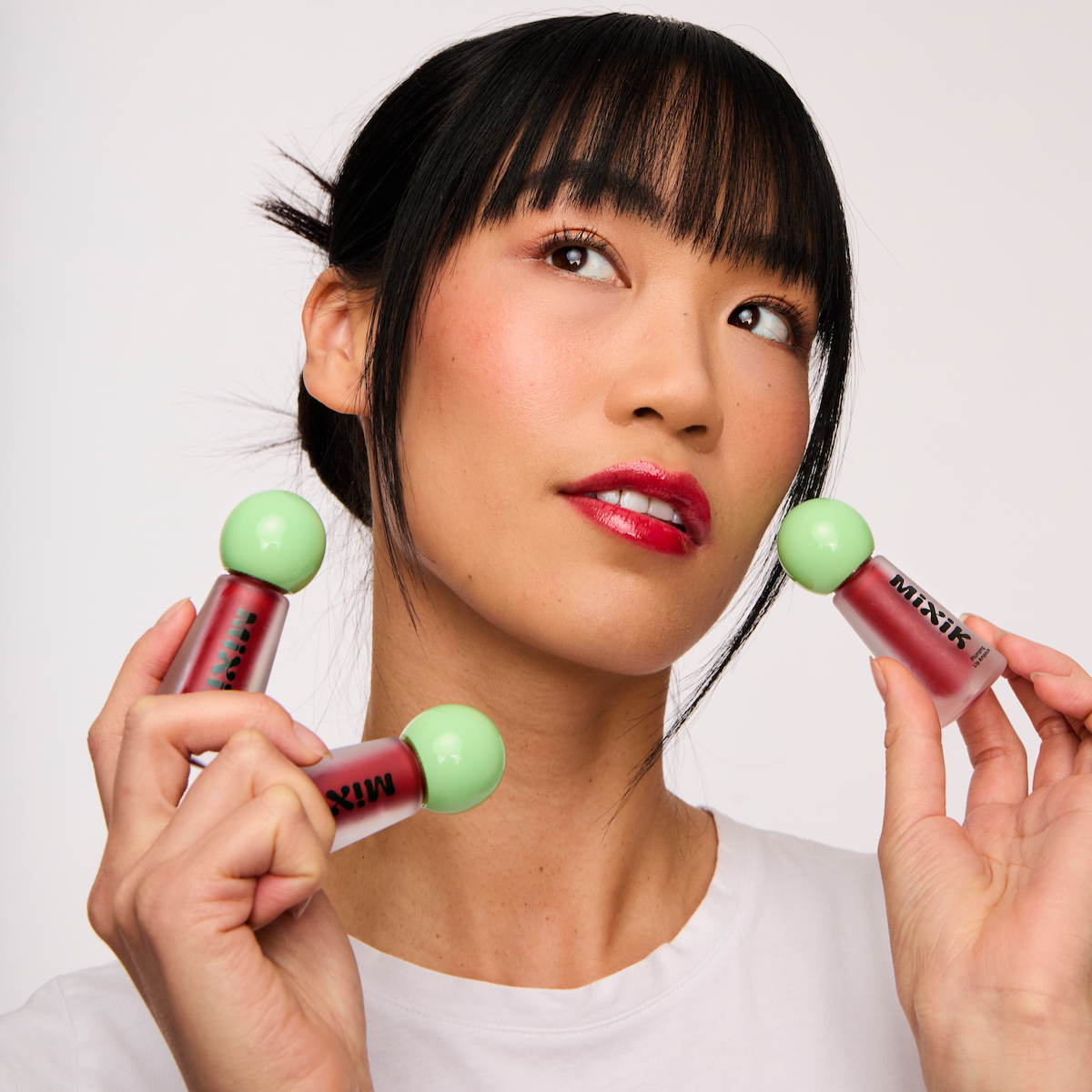 A high-shine gloss-meets-plumper that smooths fine lines, adds volume, and amps up the glow with instant hydration that melts into your lips. Say hello to fuller, more luscious lips!