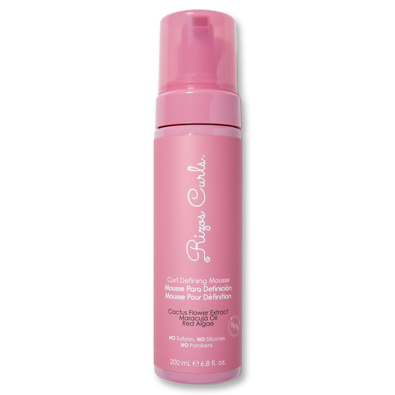 This lightweight styling foam controls frizz, boosts shine, and enhances your hair’s natural texture.