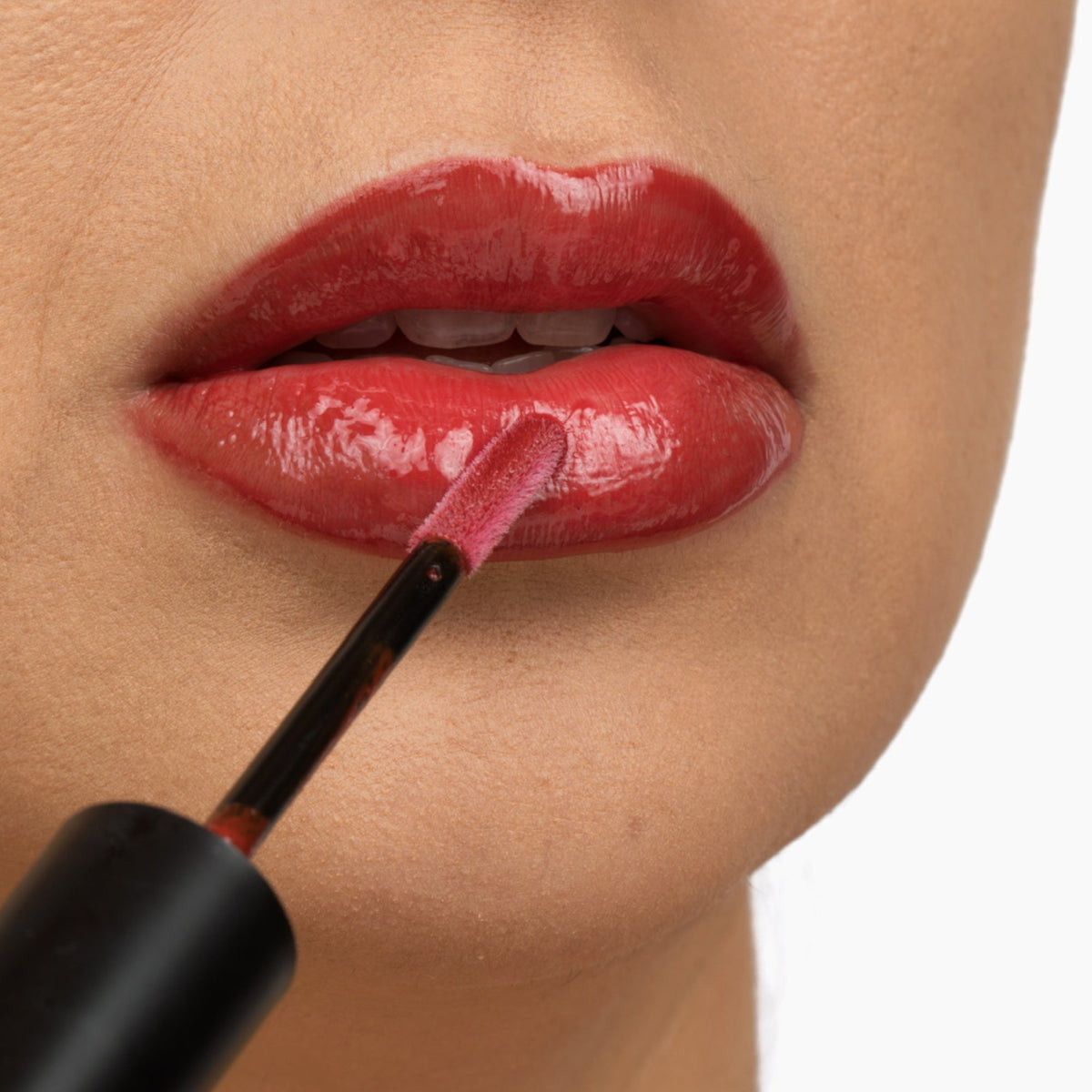 Big Pout Energy Chili-Infused Lip Plumping Oil - Manifest Beauty