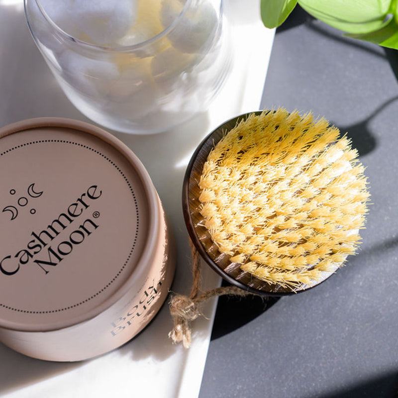 This vegan-friendly body brush has a unique design that allows you to exfoliate your skin comfortably and efficiently with an ergonomically-designed handle for easy, controlled use.