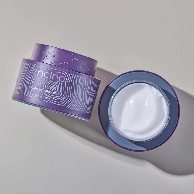 A fast-absorbing cream that helps to balance firmness and moisture, leaving a hydrated and smooth finish.