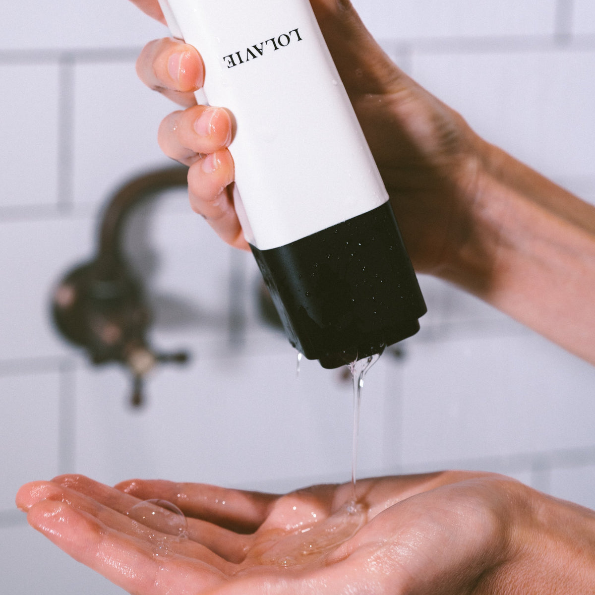 Restorative Shampoo - LolaVie