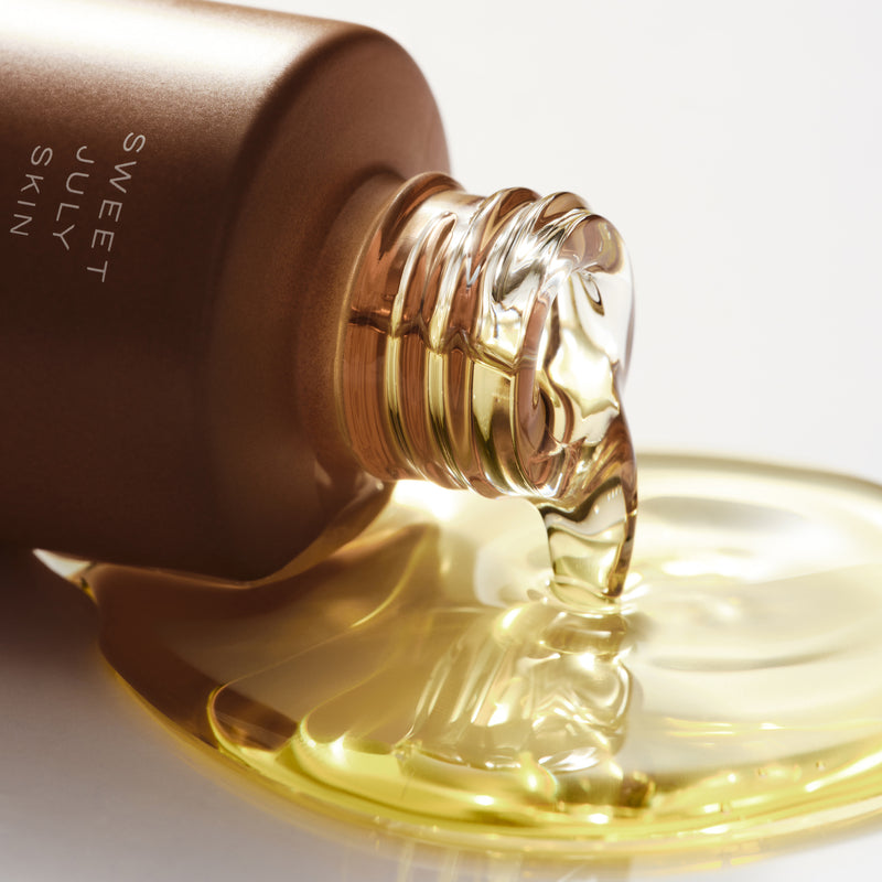 A clarifying, fast-absorbing face oil packed with omega-3 fatty acids, vitamins, and antioxidants to leave your skin with a radiant glow.