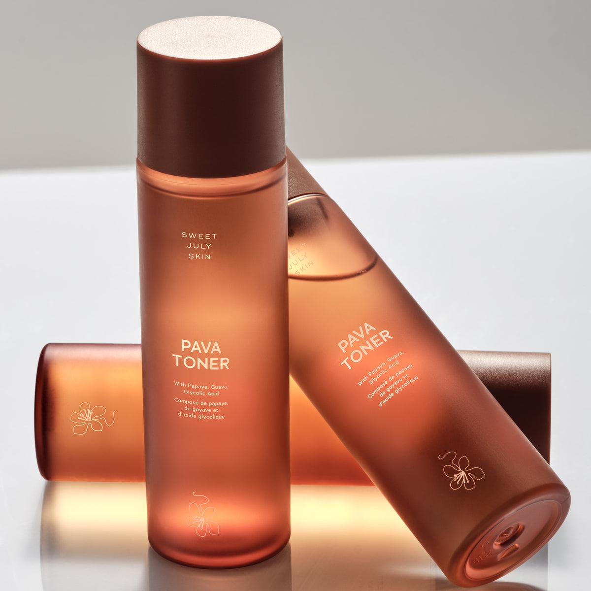 A gentle face toner with a blend of glycolic acid, papaya, and guava to resurface and dissolve dead skin cells for a smoother and softer appearance.