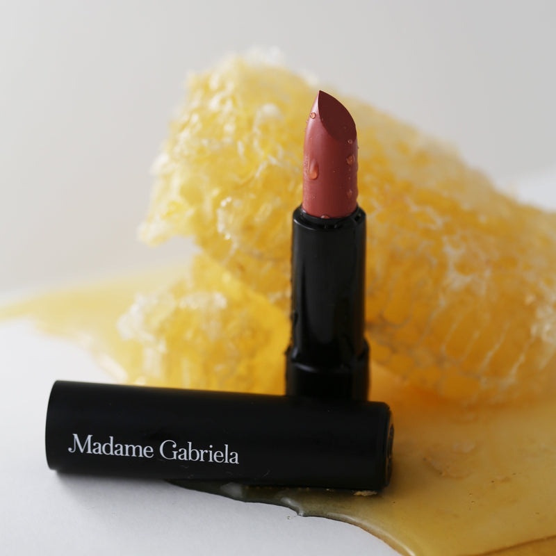 An award-winning satin lipstick that is powered by organic UMF 15+ Manuka honey, shea butter, and avocado to keep lips feeling moisturized and soothed.