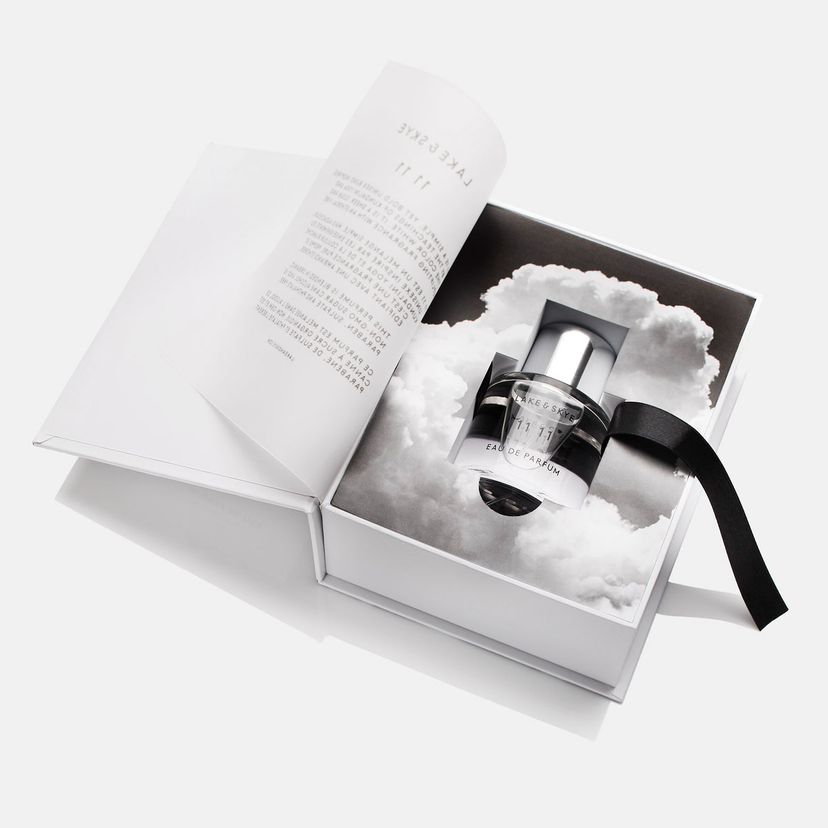 A fragrance that blends white ambers and musk for a sheer, clean, and uplifting vibe.