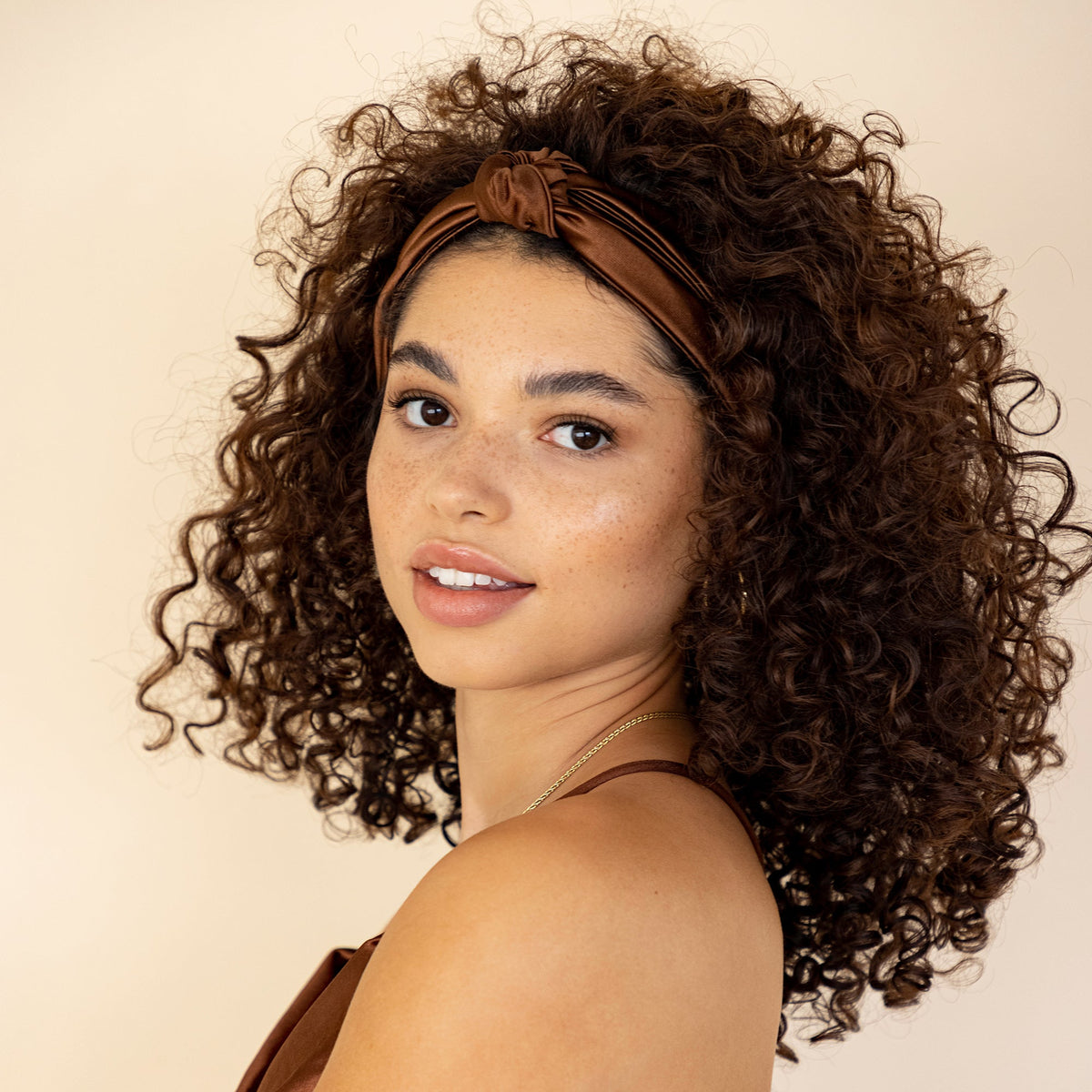 Satin Turbanette Headband - Thirteen LuneHaircare < ToolsMuavesMUAVES-22060-THEEspressoA silky satin headband that helps to protect and hold hair during your beauty routine and throughout the day.