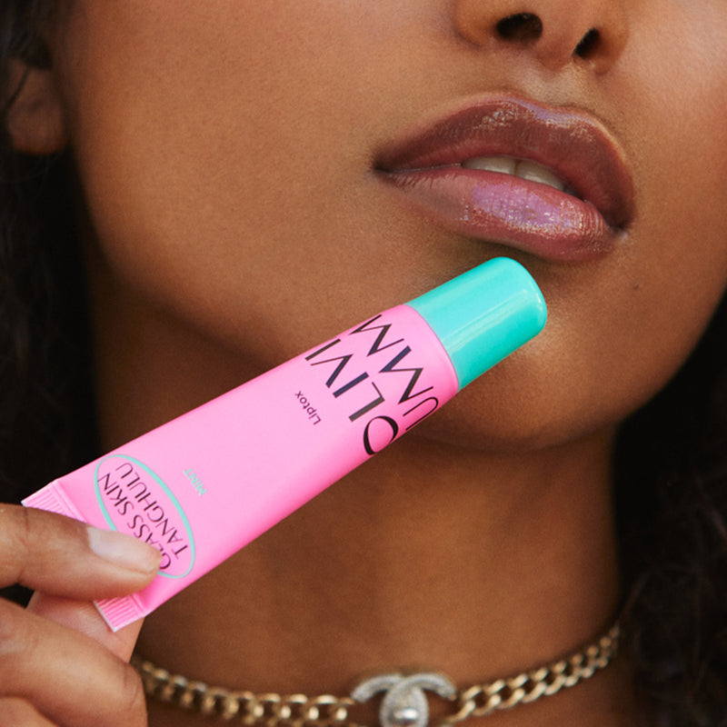 A lip treatment in a tube that leaves lips feeling fresh and plump with a shine that lasts all day long.&nbsp;
