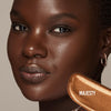 A buildable liquid highlighter which provides a long-lasting all-over glow with no glitter for a sheer skin like finish.