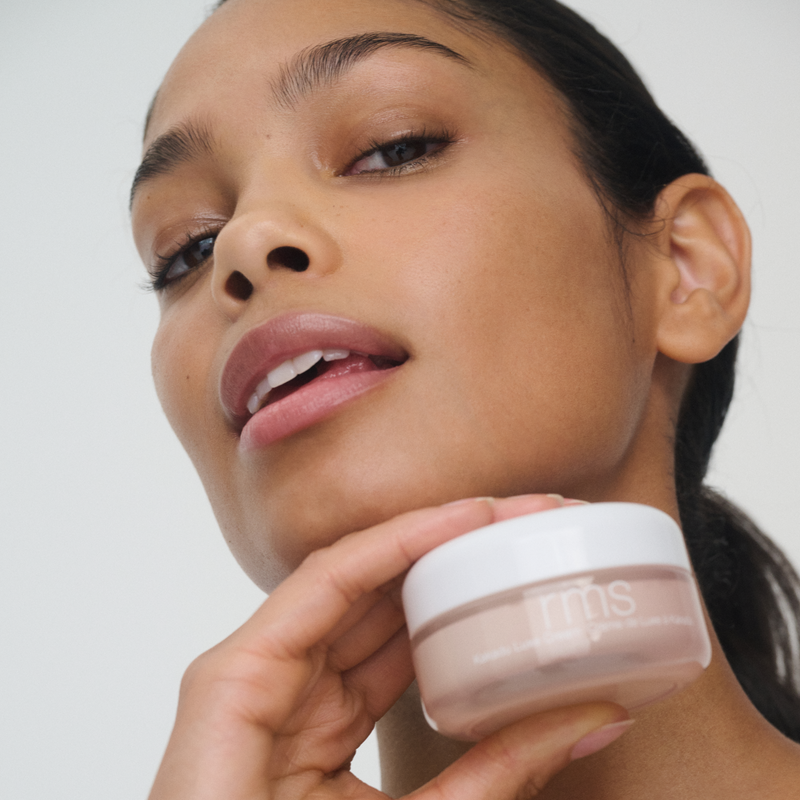 A rich yet lightweight silky cream packed with skin-firming ingredients to nourish and help improve skin’s texture and radiance. So luxe, it feels indulgent.