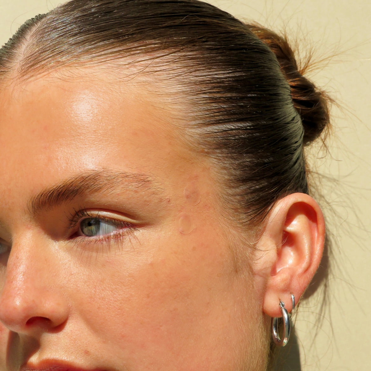 An effective salicylic acid-infused hydrocolloid patch that targets blemishes by absorbing impurities, calming irritation, and speeding healing for clearer, healthier-looking skin day or night.