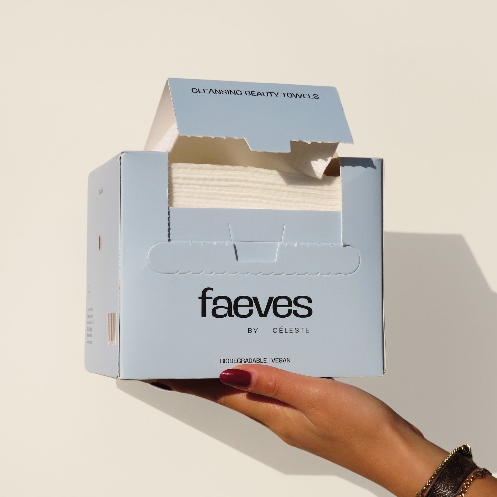 A gentle, hygienic, and eco-friendly cleansing towel that removes makeup and impurities while refreshing and balancing your skin for a radiant glow every day.