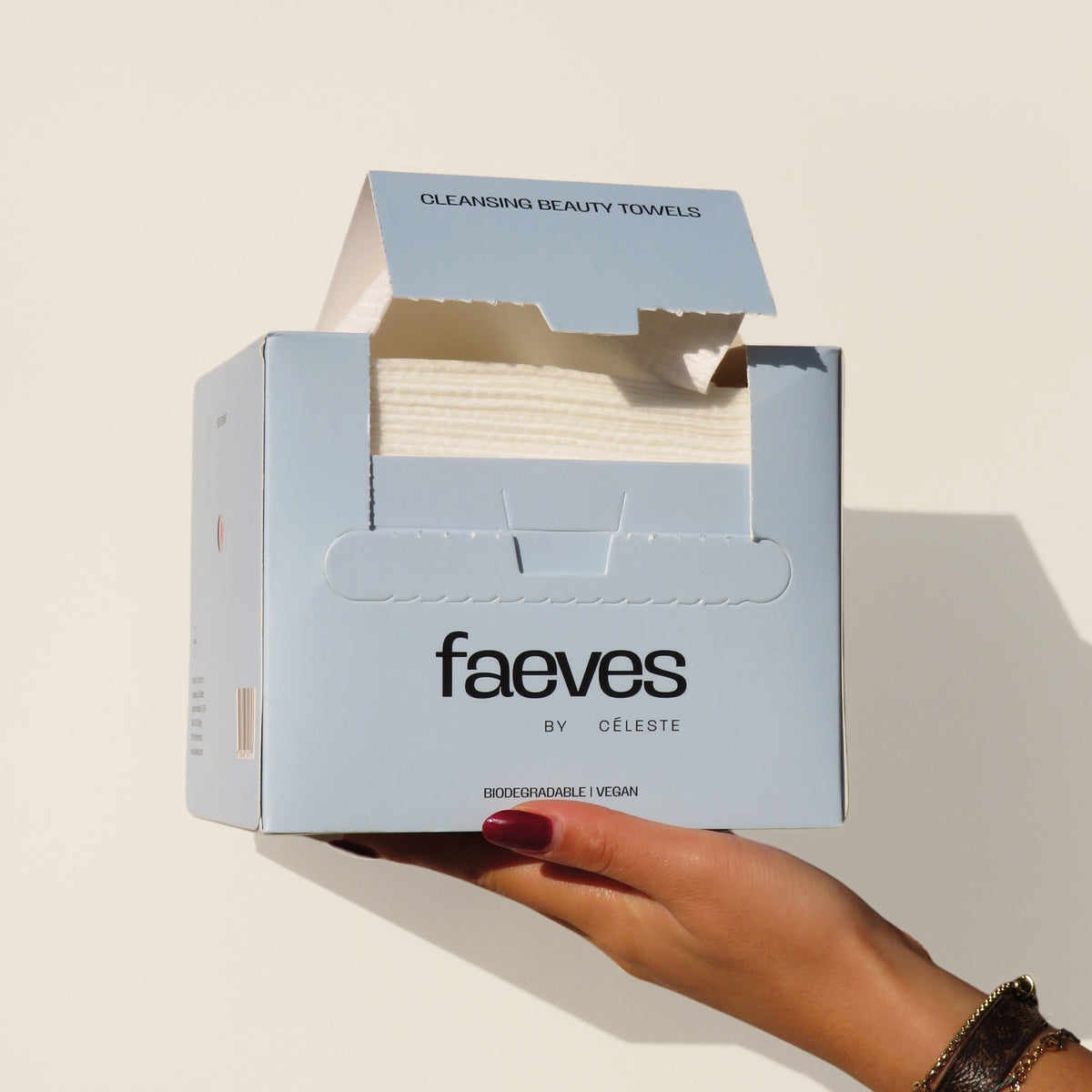 A gentle, hygienic, and eco-friendly cleansing towel that removes makeup and impurities while refreshing and balancing your skin for a radiant glow every day.