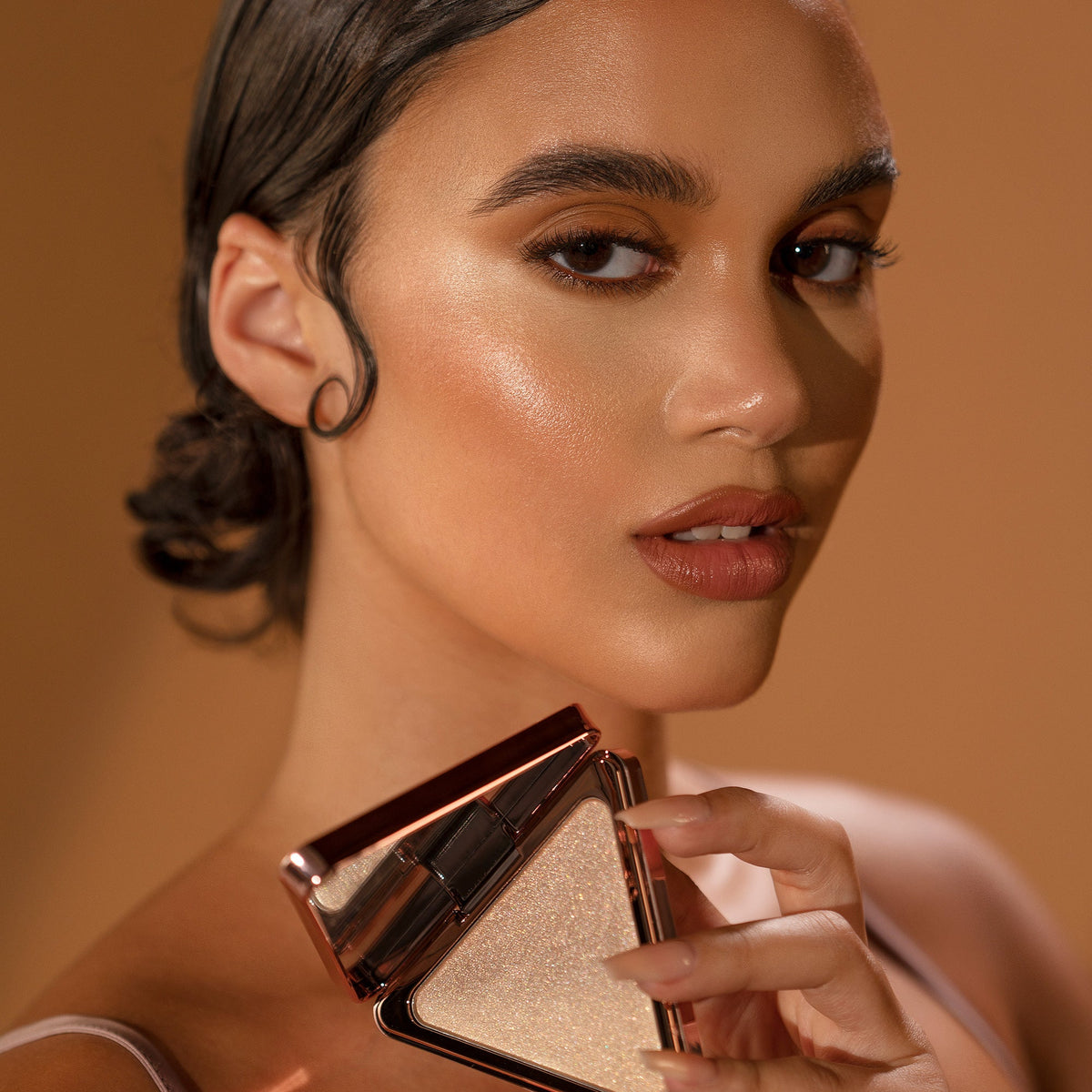 Aim High Pressed Highlighter Powder - LYS Beauty