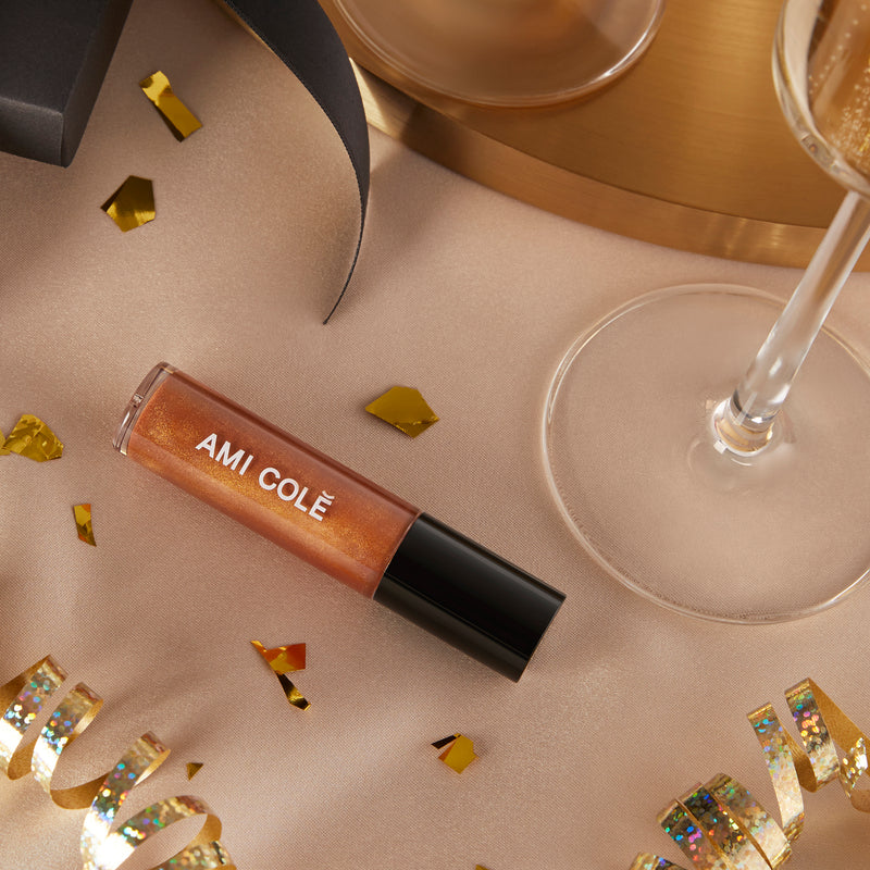A multitasking oil-to-gloss lip treatment that works to condition, nourish, and protect.