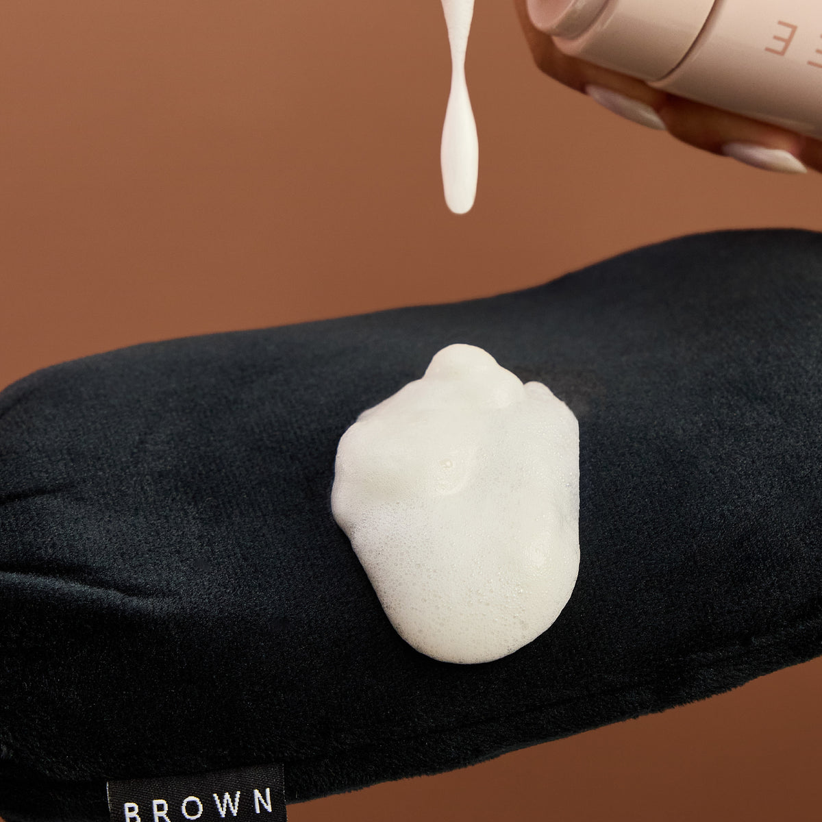 Application Mitt - Brown Bee
