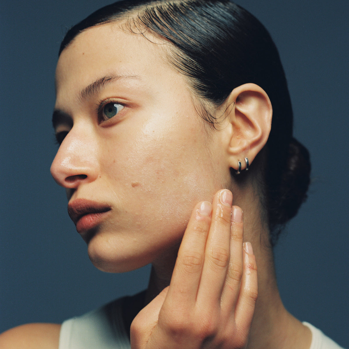 A lightweight gel cleanser with a silky texture that leaves skin feeling hydrated.