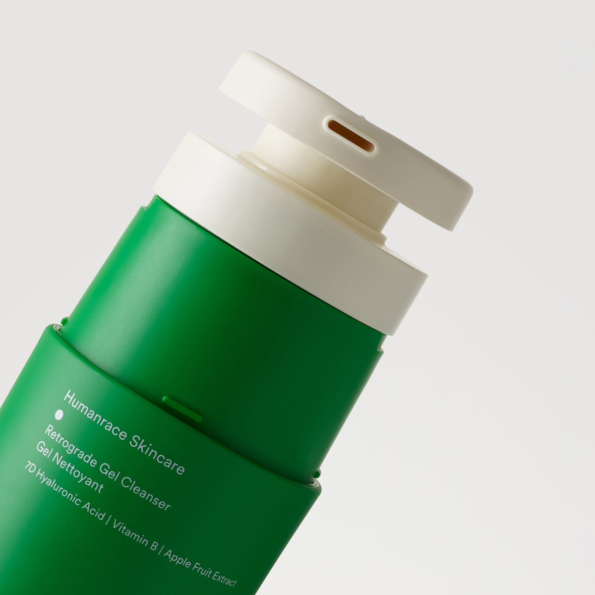 A lightweight gel cleanser with a silky texture that leaves skin feeling hydrated.