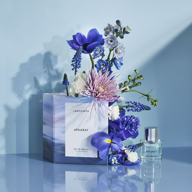 A floral woody scent crafted around notes of warm fig, a creamy musk and floral notes of orris and violet, with comforting base notes of sandalwood and amber. 