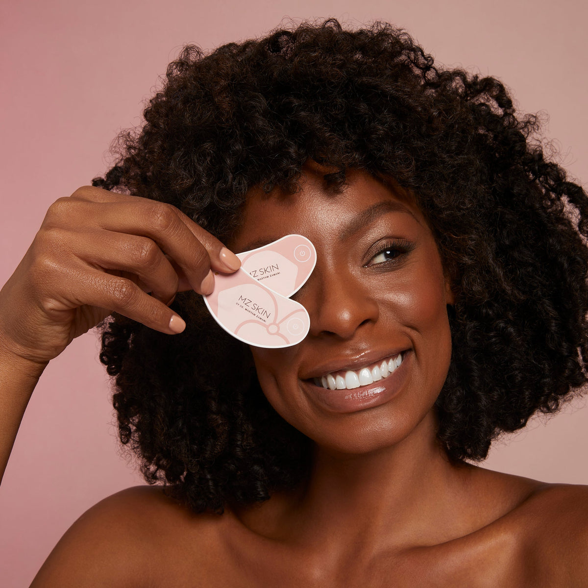 Lightmax MiniPro LED - Thirteen LuneSkincare < ToolsMZ SkinMZSKIN-50505-EYEA device that combines active cosmetics with the power of LED for a supercharged eye-care routine that delivers targeted light-therapy to help reduce dark circles, puffiness and fine lines and wrinkles, under, and around the eyes.