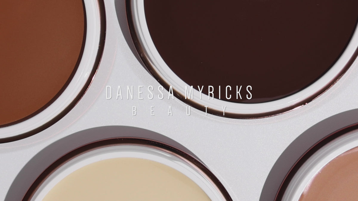 An award winning, texture reducing, coverage boosting, blurring balm, that balances oils throughout the day while maintaining hydration.