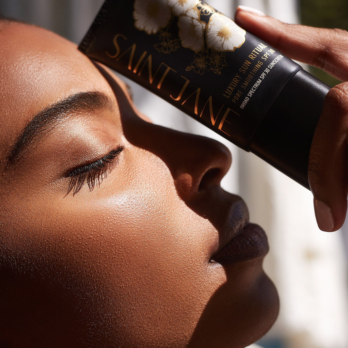 A luxuriously clean mineral sunscreen with SPF 30 protection that helps to minimize the look of pores with zero white cast.