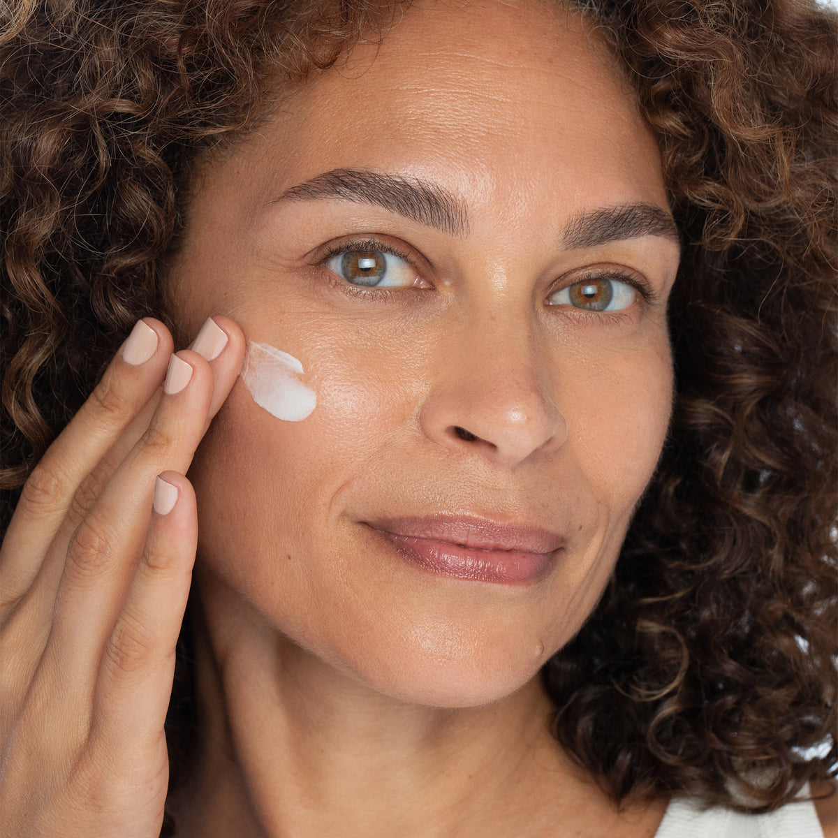 A unique combo of a gentle retinoid and natural active ingredients help firm and nourish skin while you snooze.