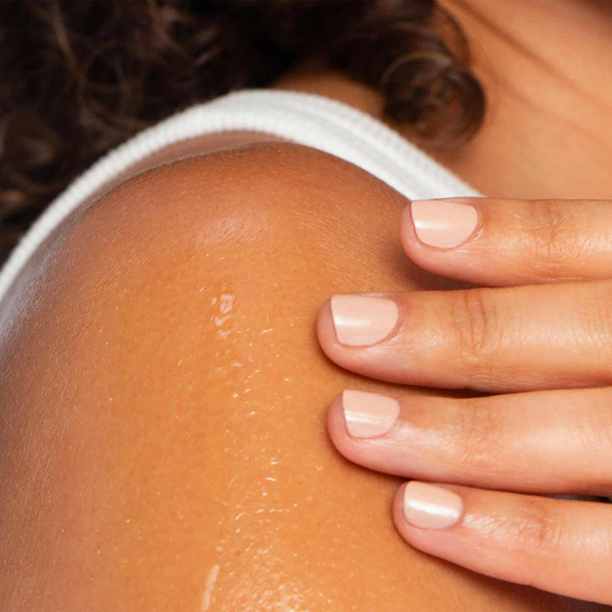 An antioxidant-rich body oil that delivers deep hydration for an all-over glow, especially for those experiencing perimenopause or menopause.