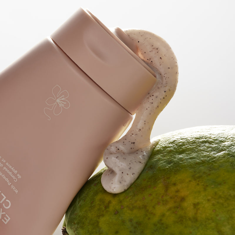 A creamy and gentle exfoliating cleanser with a nutrient-rich blend of papaya and guava extracts that helps to remove makeup and refresh your complexion.