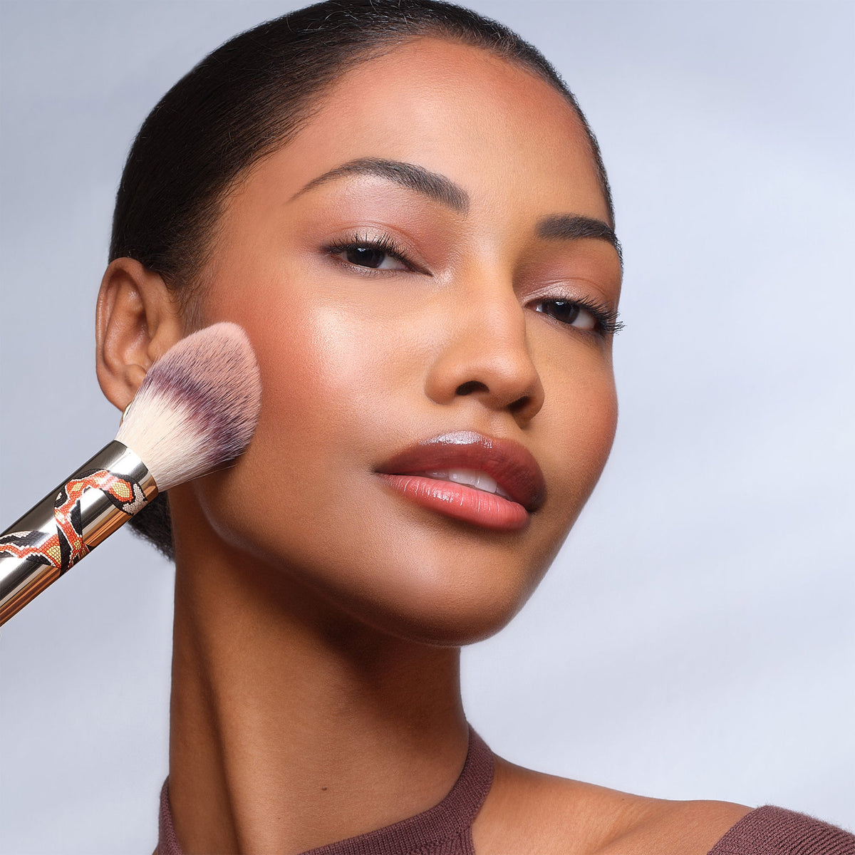 Veil Travel Powder Brush - Snake - Hourglass Cosmetics