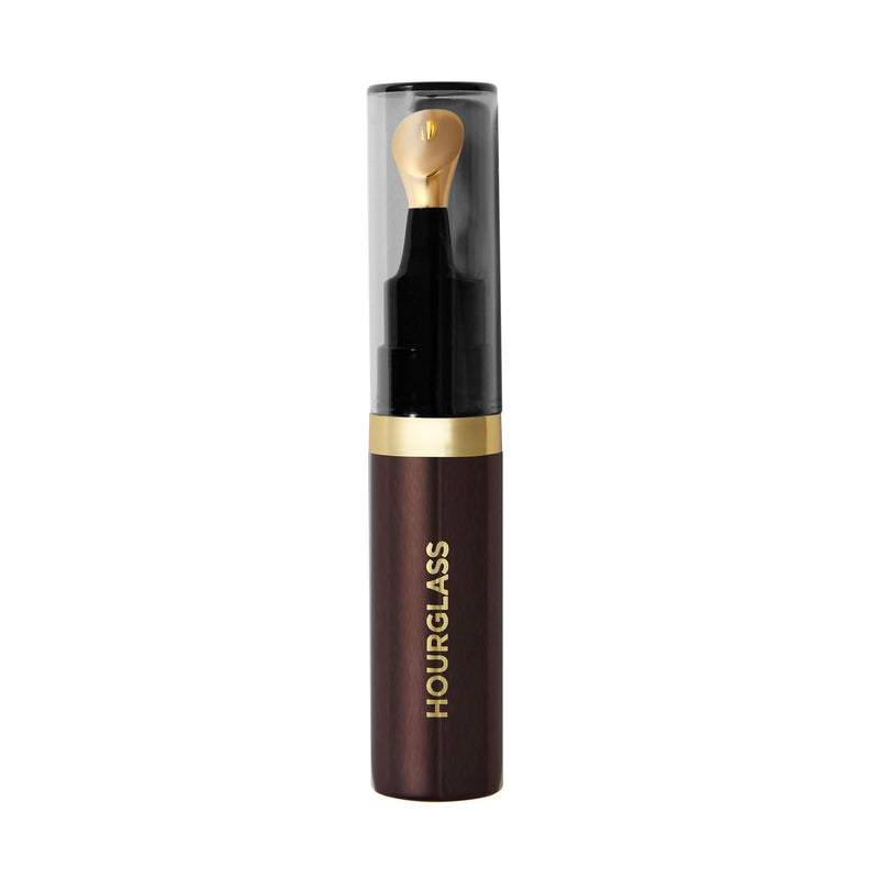 An advanced anti-aging treatment oil for lips that combines essential oils, vitamins, and active ingredients into a dispenser that has a 24-karat, gold-plated tip.